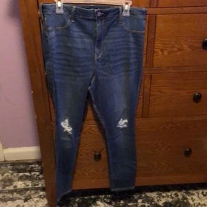 Hollister Curvy Distressed Skinny Jean size 19 Short/34 Short